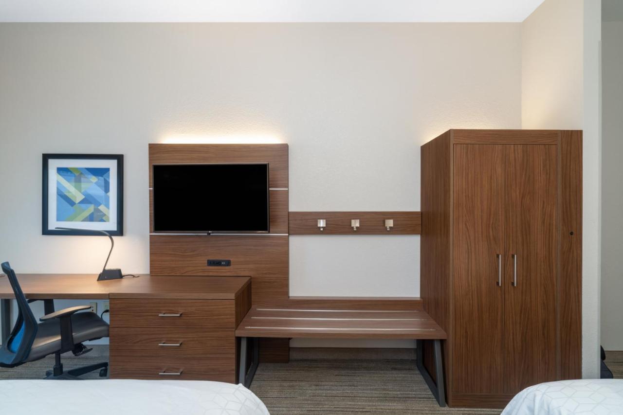 Holiday Inn Express Hotel & Suites Talladega By Ihg Exterior foto