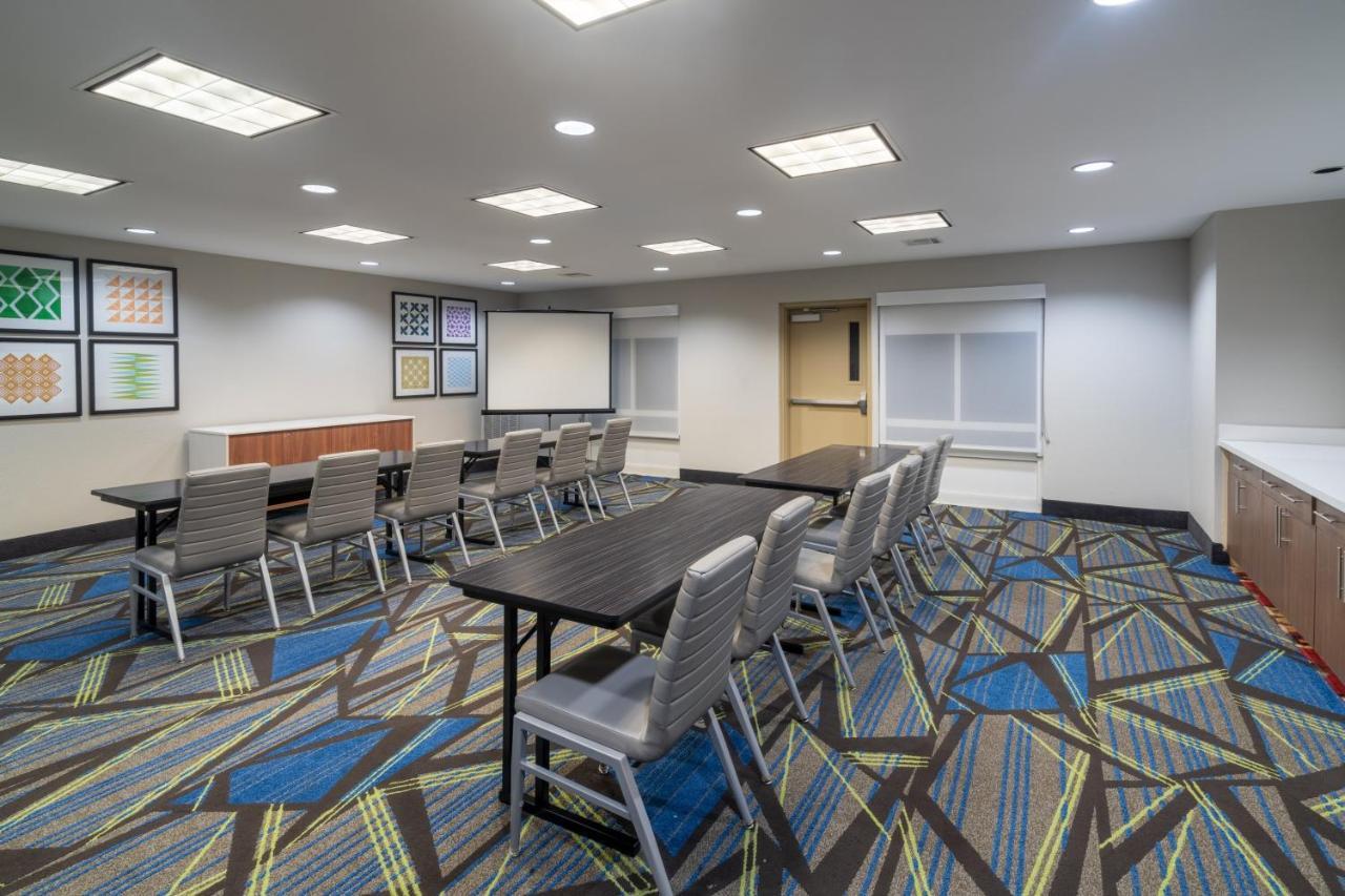 Holiday Inn Express Hotel & Suites Talladega By Ihg Exterior foto